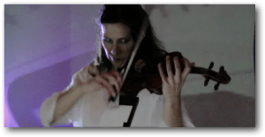 Violinist Karen Bentley Pollick performs Charles Mason’s Metaman